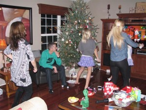 17_XMAS12_Dancing