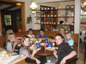 ThanksgivingGrandkidsEat